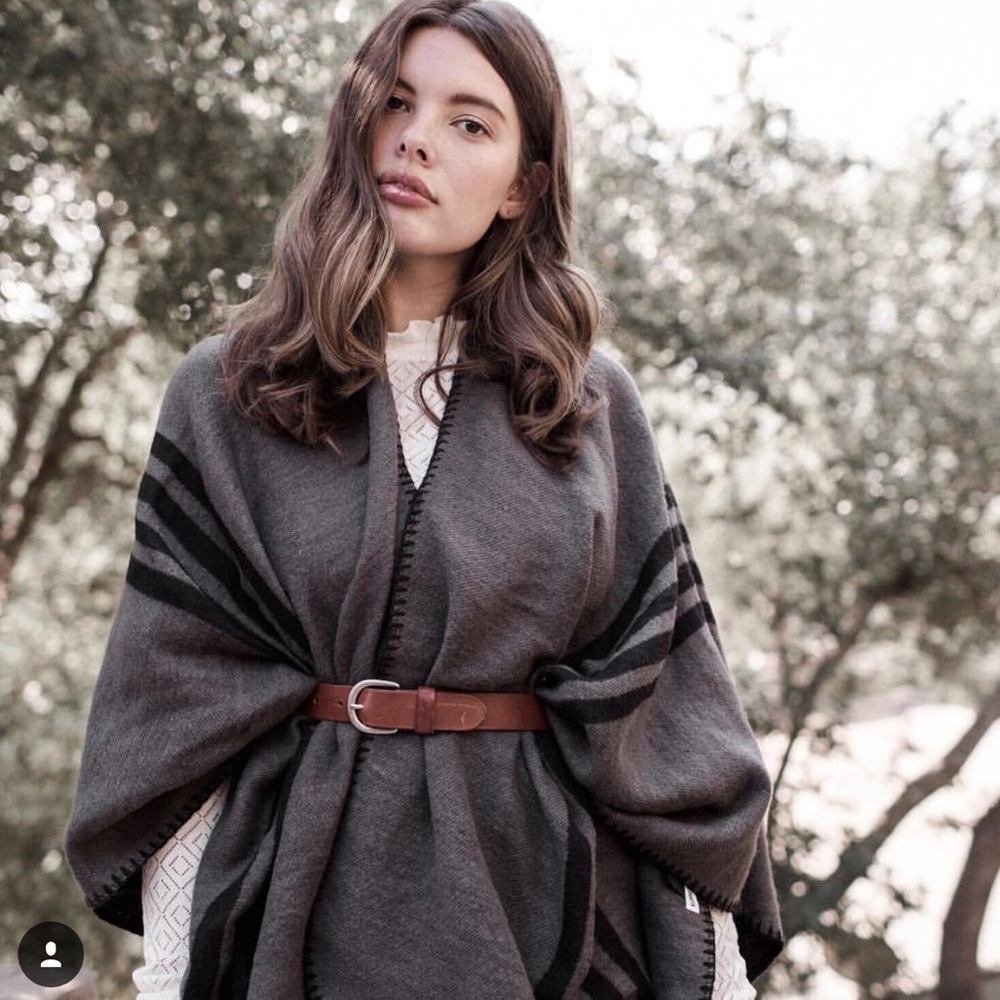 BBDakota Women’s grey reversible poncho